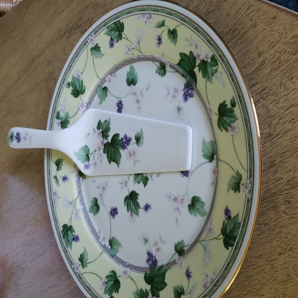 1990's vintage Andrea by Sadek,Porcelain Cake plate and server with grapes.
